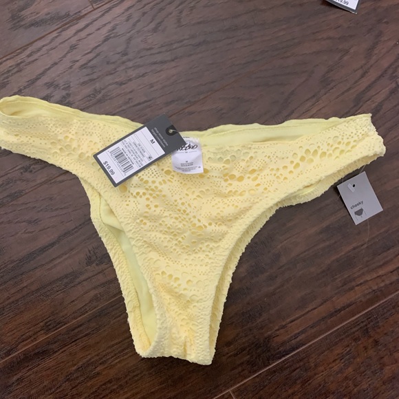 Women’s yellow bikini nwt! XL top Medium bottom - Picture 5 of 5